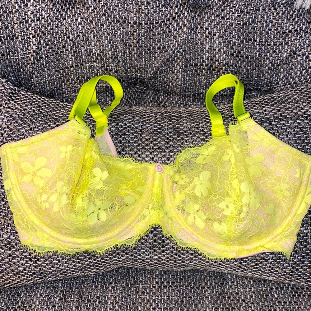 Lace Underwire Bra in Neon Yellow - Women's Intimates